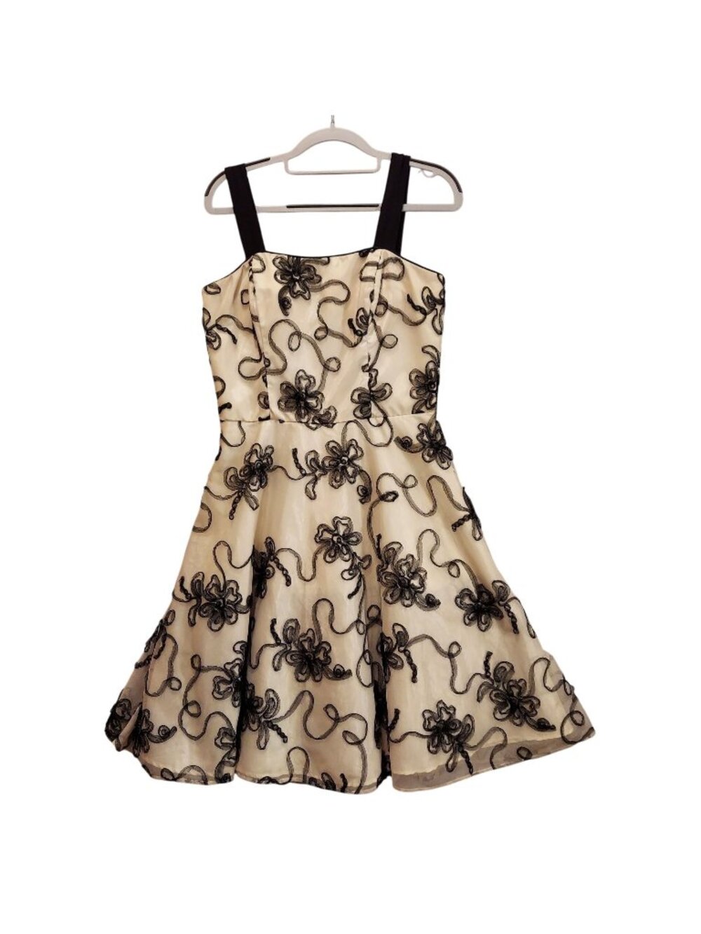 Masquerade Womans Dress 11/12 Cream Black floreal embroidered Formal wedding